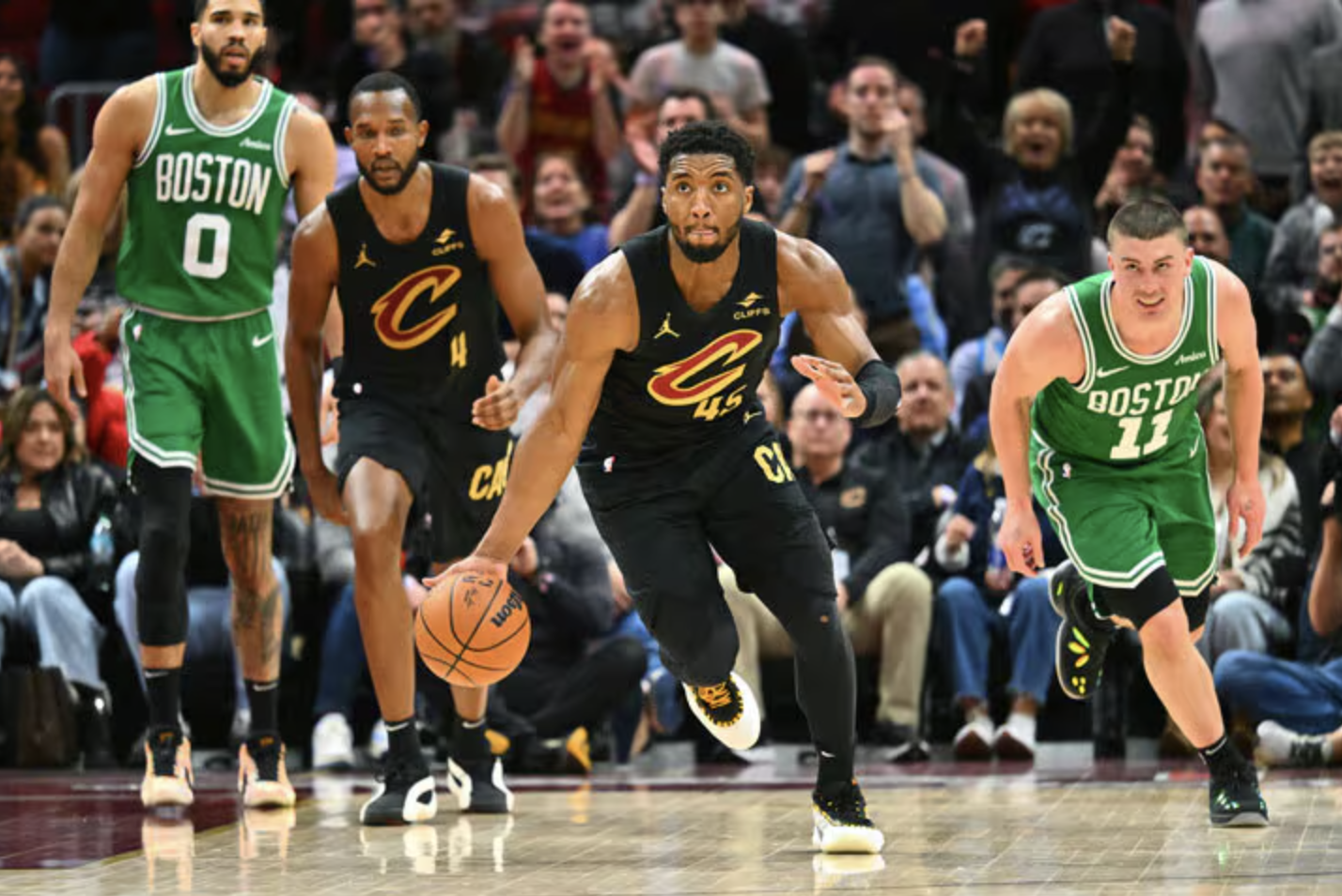 星空-巴特勒焦点对战，詹姆斯与70激战美国队分钟，出色发挥胜负难料！比赛高潮迭起的简单介绍